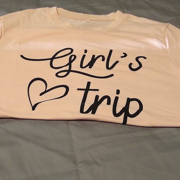 Girls Trip  Graphic Size Small 18" PTP 25 " Length  Peach Pink Color nwot - Picture 6 of 9